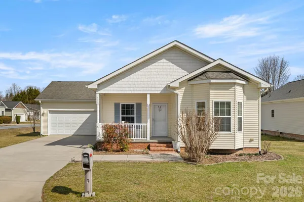 Property Slideshow image 2 of 20 | 403 sassafras dr, Hendersonville, NC, 28739