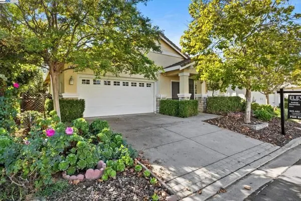 Property Slideshow image 2 of 36 | 993 centennial dr, Brentwood, CA, 94513