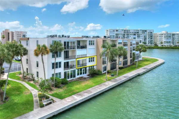 Property Slideshow image 3 of 34 | 7920 sun island dr 202, South Pasadena, FL, 33707
