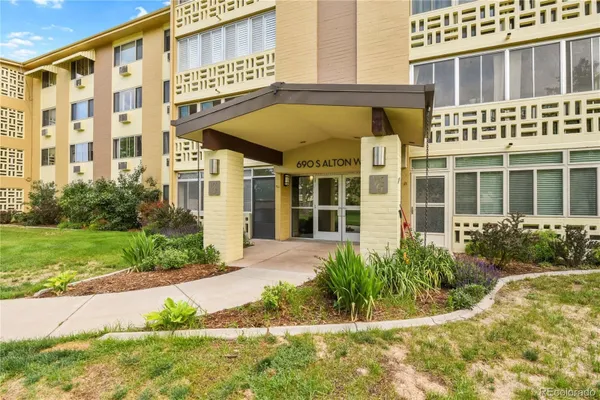 Property Slideshow image 2 of 17 | 690 s alton way 6b, Denver, CO, 80247