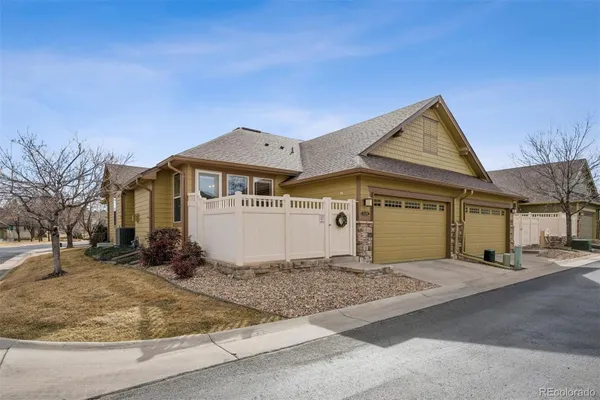 Property Slideshow image 2 of 39 | 8526 w quarles pl, Littleton, CO, 80128