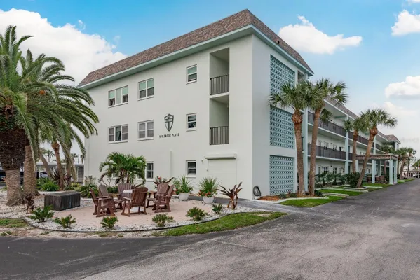 Property Slideshow image 2 of 74 | 8 glencoe pl 104, Dunedin, FL, 34698