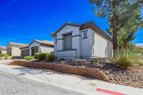 Property Slideshow image 2 of 44 | 2813 winslow springs dr, Henderson, NV, 89052