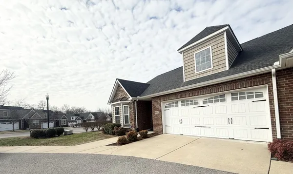 Property Slideshow image 2 of 7 | 395 devon chase hl unit 6401, Gallatin, TN, 37066