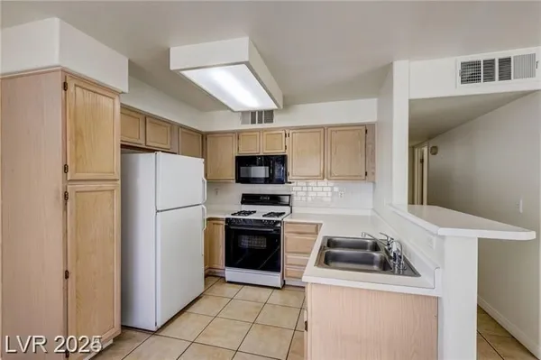 Property Slideshow image 3 of 12 | 3425 e russell rd 220, Las Vegas, NV, 89120