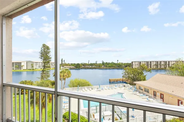 Property Slideshow image 2 of 39 | 3959 lake bayshore dr f 412, Bradenton, FL, 34205