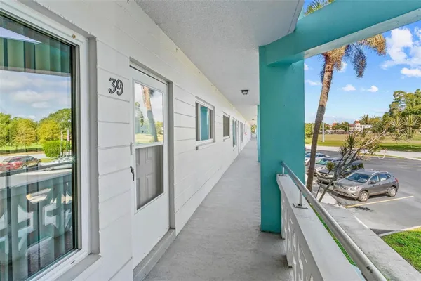 Property Slideshow image 3 of 40 | 2455 finlandia ln 39, Clearwater, FL, 33763