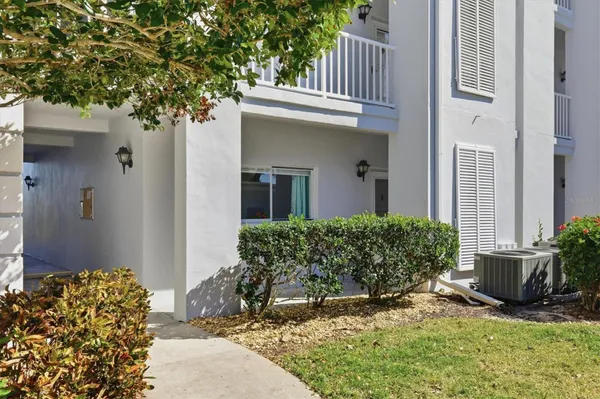 Property Slideshow image 2 of 51 | 404 cerromar cir 116, Venice, FL, 34293