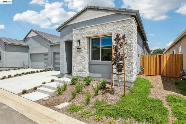Property Slideshow image 3 of 23 | 1087 riverbend dr, Brentwood (Cc), CA, 94513