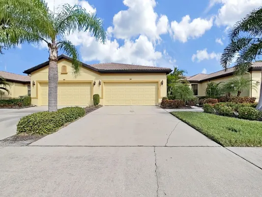 Property Slideshow image 2 of 100 | 303 bluewater falls ct, Apollo Beach, FL, 33572