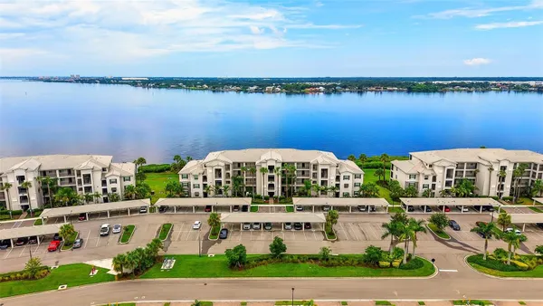 Property Slideshow image 3 of 75 | 1010 tidewater shores loop 307, Bradenton, FL, 34208