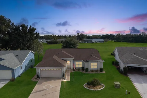 Property Slideshow image 3 of 47 | 25233 lost oak cir, Leesburg, FL, 34748