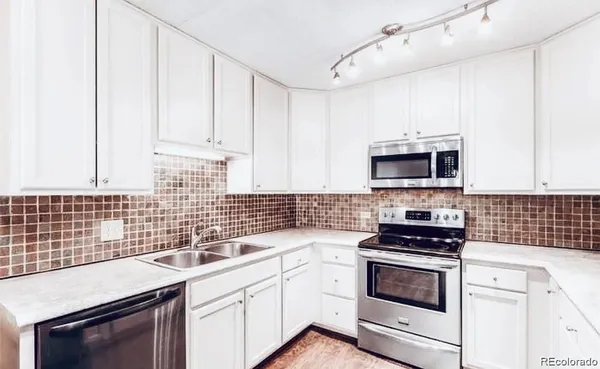 Property Slideshow image 2 of 8 | 600 s clinton st apt 1a, Denver, CO, 80247