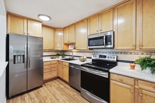 Property Slideshow image 2 of 47 | 660 s alton way 3b, Denver, CO, 80247