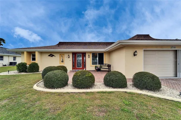 Property Slideshow image 3 of 70 | 1710 new bedford dr, Sun City Center, FL, 33573