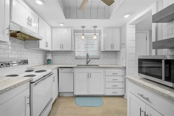 Property Slideshow image 3 of 45 | 3585 lake bayshore dr j-301, Bradenton, FL, 34205