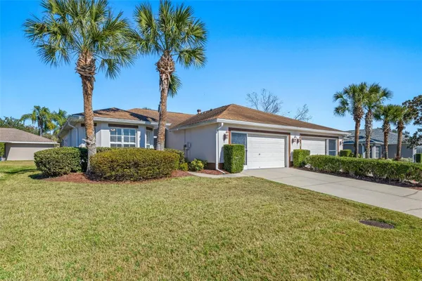 Property Slideshow image 2 of 46 | 29335 caddyshack ln unit e, San Antonio, FL, 33576