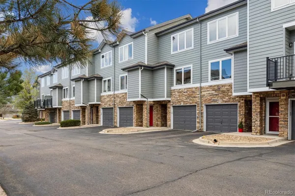 Property Slideshow image 2 of 25 | 2771 w riverwalk cir g, Littleton, CO, 80123