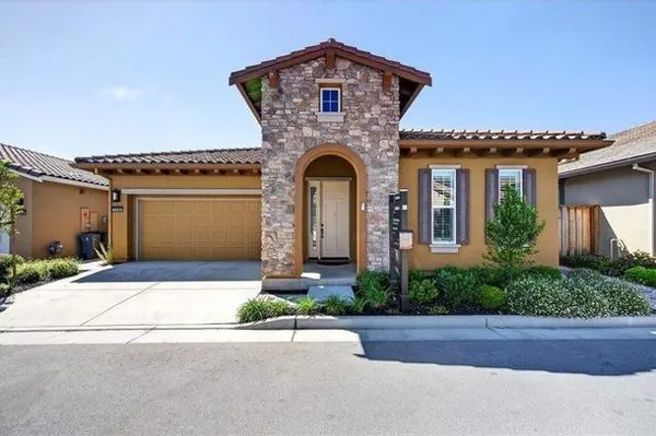 Property Slideshow image 2 of 33 | 2080 white oak dr, Hollister, CA, 95023
