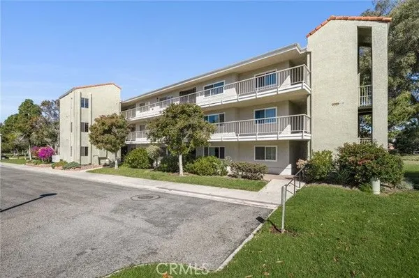 Property Slideshow image 2 of 22 | 5369 algarrobo 3f, Laguna Woods, CA, 92637