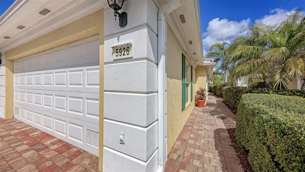 Property Slideshow image 2 of 44 | 5926 benevento dr, Sarasota, FL, 34238
