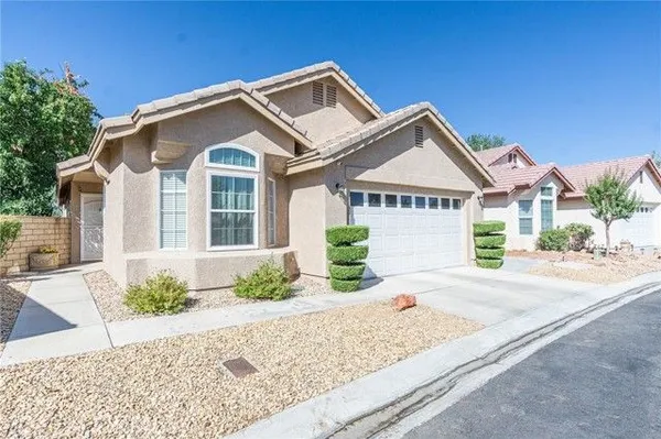 Property Slideshow image 2 of 43 | 11342 sawgrass bnd, Apple Valley, CA, 92308