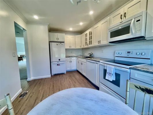 Property Slideshow image 3 of 10 | 2555 youngs ave 17d, Southold, NY, 11971