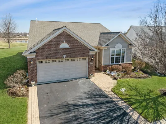 Property Slideshow image 3 of 36 | 2791 beacon point cir, Elgin, IL, 60124