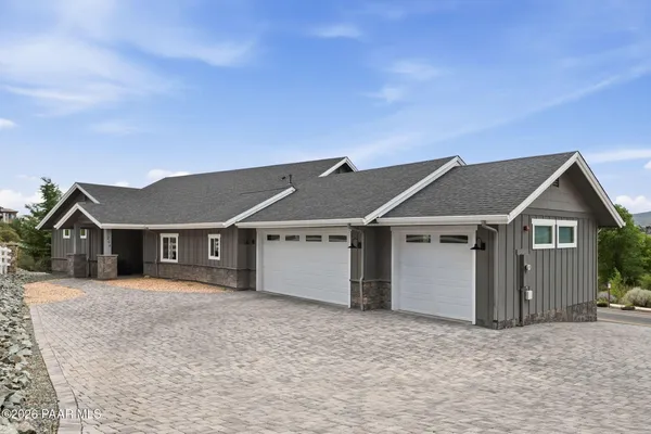 Property Slideshow image 3 of 58 | 206 e smoke tree ln, Prescott, AZ, 86301