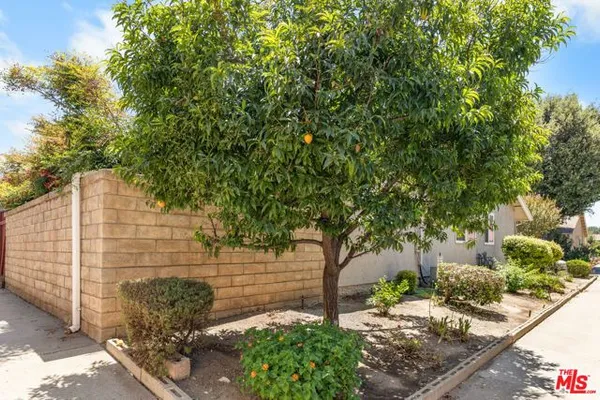 Property Slideshow image 3 of 30 | 26834 avenue of the oaks d, Newhall, CA, 91321