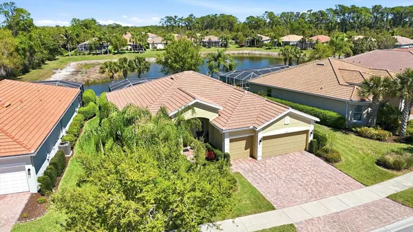 Property Slideshow image 3 of 53 | 6124 abaco dr, Sarasota, FL, 34238