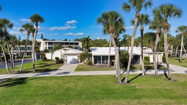 Property Slideshow image 3 of 72 | 204 hourglass way # v9, Sarasota, FL, 34242