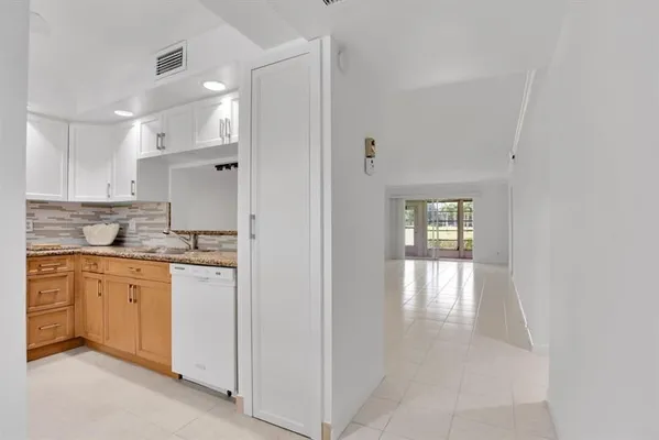 Property Slideshow image 3 of 40 | 3303 aruba way m1, Coconut Creek, FL, 33066