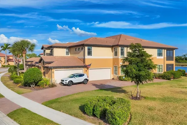 Property Slideshow image 3 of 70 | 23572 awabuki dr # 202, Venice, FL, 34293