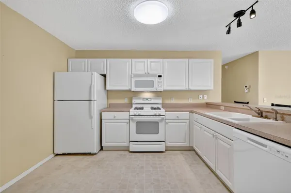 Property Slideshow image 3 of 35 | 2475 laurel bay ln, The Villages, FL, 32162