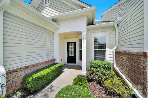 Property Slideshow image 3 of 41 | 28129 song sparrow ln, Fort Mill, SC, 29707