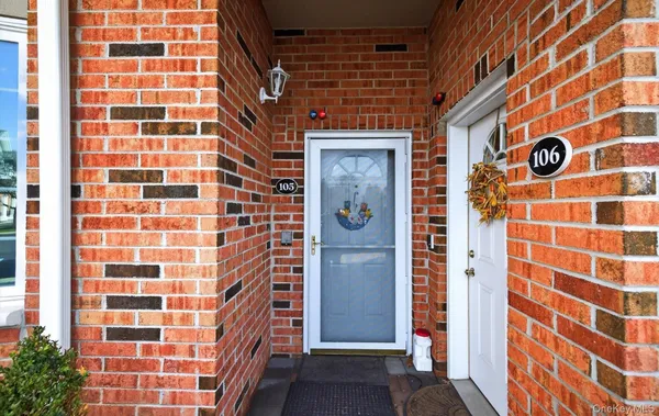 Property Slideshow image 2 of 28 | 105 francesca way 105, Babylon, NY, 11701