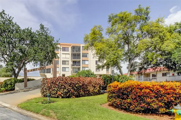 Property Slideshow image 2 of 28 | 6268 palma del mar blvd s apt 213, St Petersburg, FL, 33715