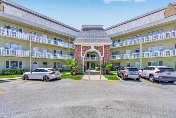 Property Slideshow image 2 of 41 | 2459 columbia dr 67, Clearwater, FL, 33763