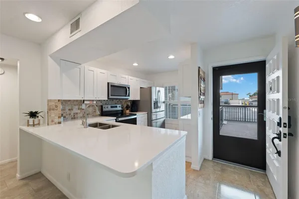 Property Slideshow image 3 of 49 | 6210 sun blvd apt 206, Saint Petersburg, FL, 33715