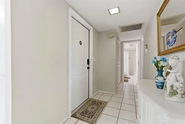 Property Slideshow image 2 of 40 | 1141 merle way 14, Sarasota, FL, 34232