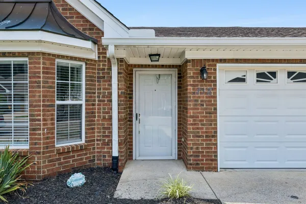Property Slideshow image 3 of 40 | 335 forest glen cir, Murfreesboro, TN, 37128