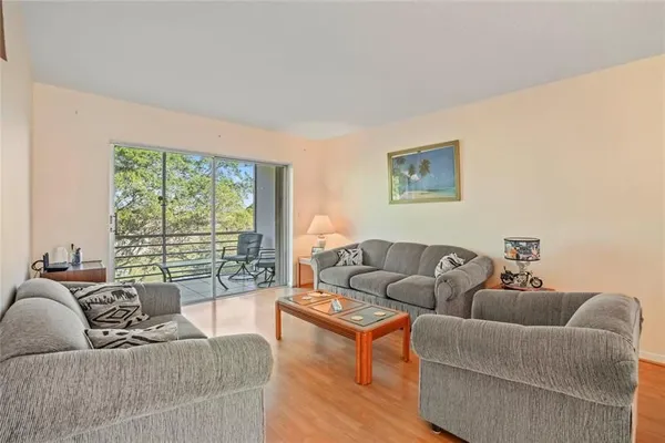 Property Slideshow image 3 of 43 | 3001 nw 46th ave 404, Lauderdale Lakes, FL, 33313