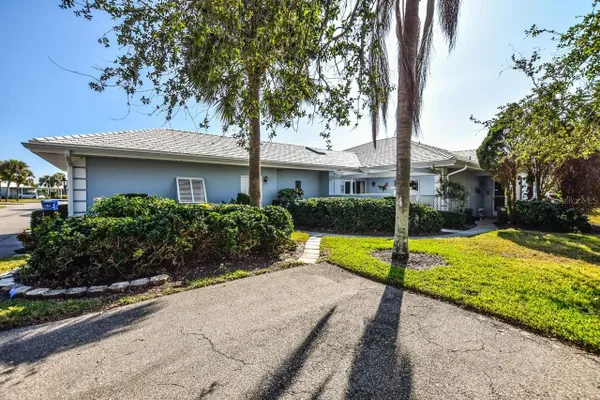 Property Slideshow image 2 of 59 | 450 wexford cir 106, Venice, FL, 34293