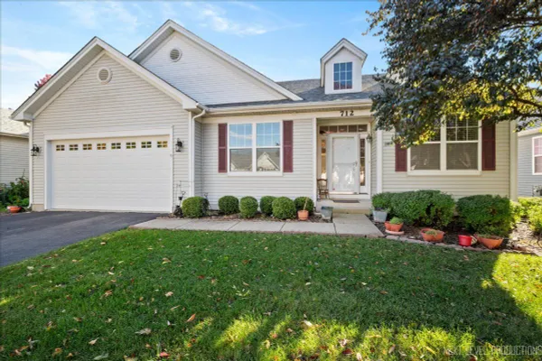 Property Slideshow image 2 of 29 | 712 bohannon cir, Oswego, IL, 60543