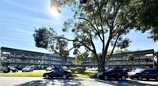 Property Slideshow image 2 of 55 | 2463 brazilia dr 53, Clearwater, FL, 33763