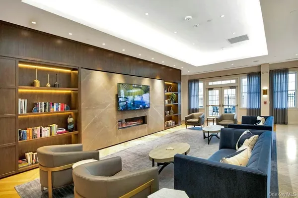 Property Slideshow image 3 of 10 | 15103 aspenwood dr, Oyster Bay, NY, 11803
