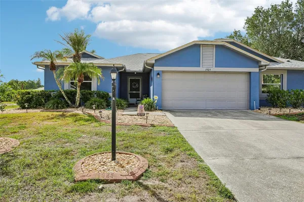 Property Slideshow image 2 of 57 | 1925 grand cypress ln, Sun City Center, FL, 33573