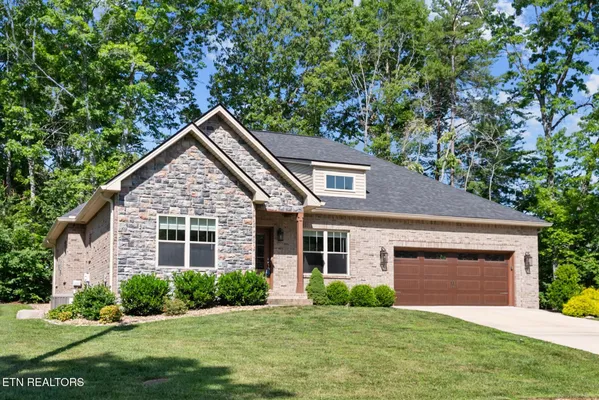 Property Slideshow image 2 of 37 | 10 king john ln, Crossville, TN, 38558