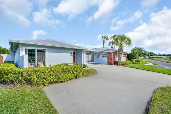 Property Slideshow image 2 of 44 | 1603 whitebridge dr d, Palm Harbor, FL, 34684